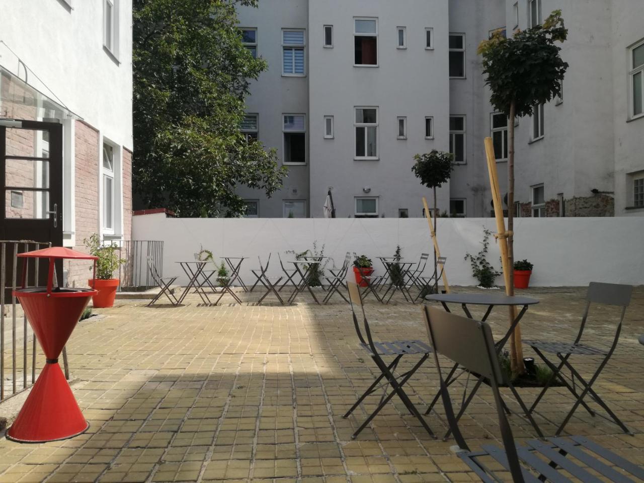 Cube70 Aparthotel Виена Екстериор снимка